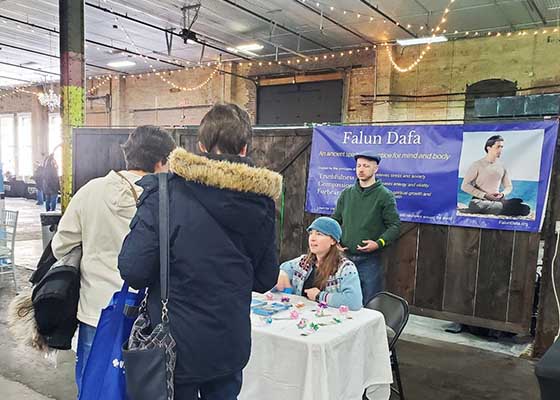Image for article Minnesota: Falun Dafa Introduced at a Health and Wellness Expo