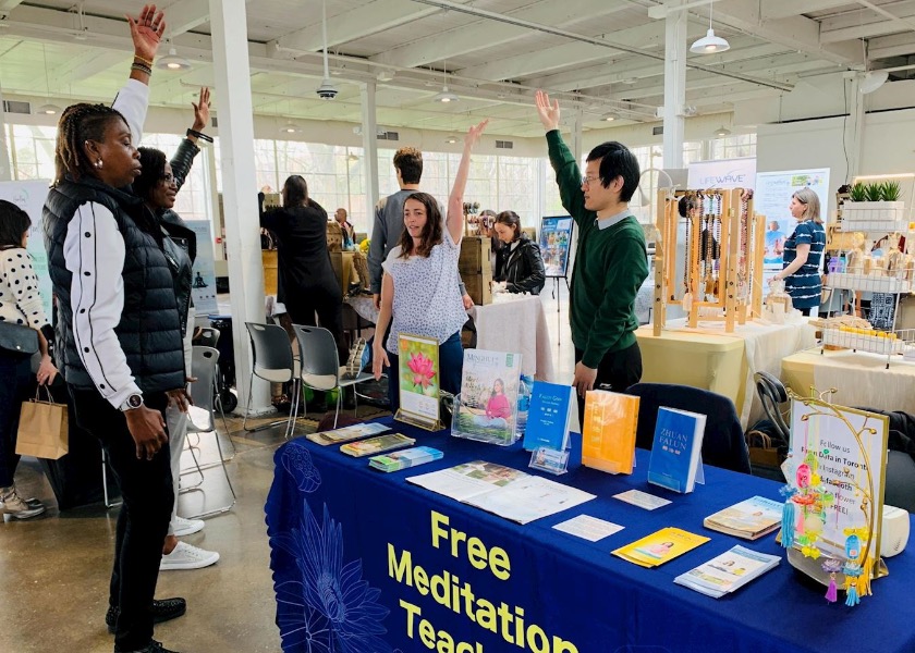 Image for article Introducing Falun Dafa at a Holistic Healing Fair in Canada